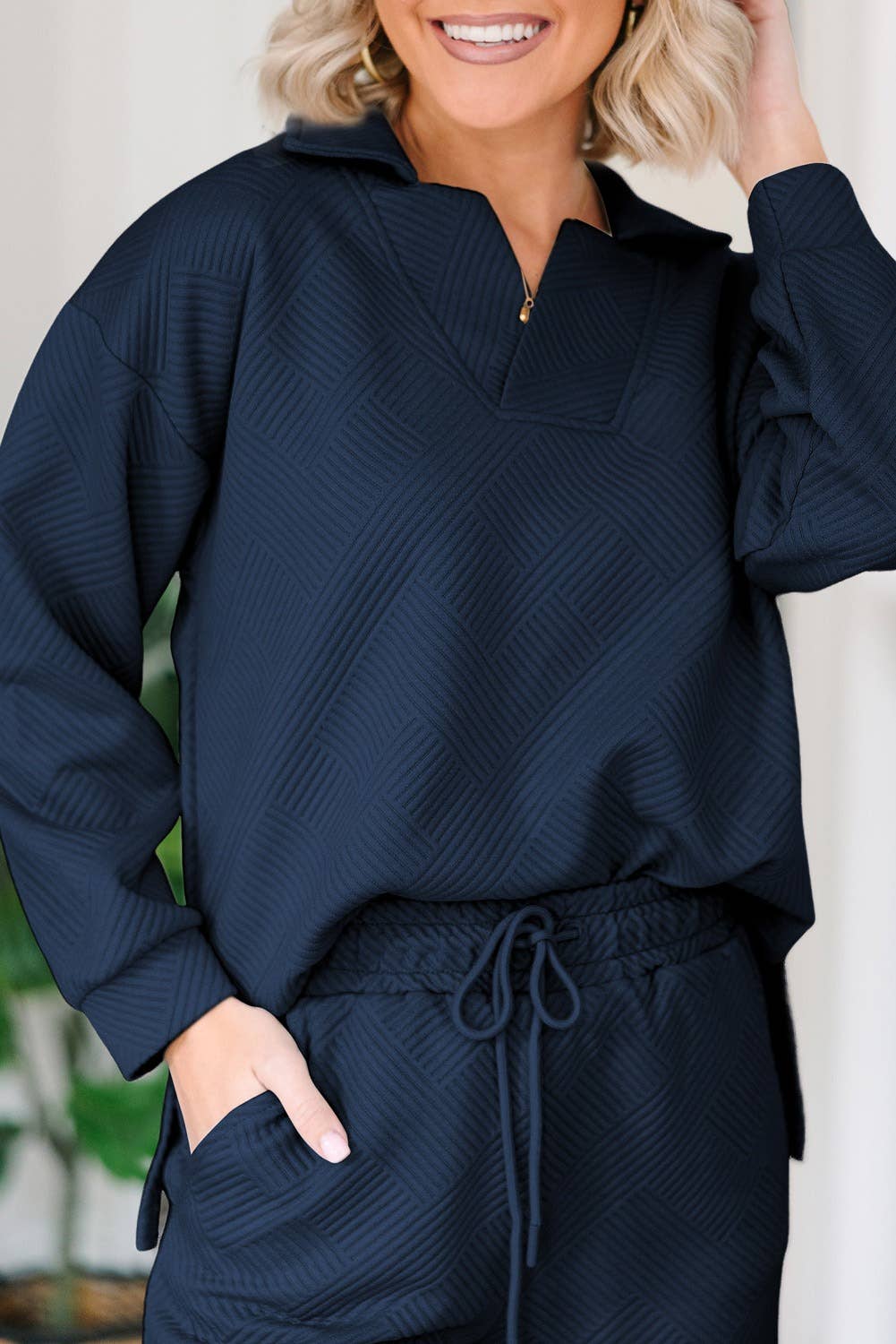 Lovesoft – Großhandel Loungewear-Set – Damen – Set aus festem, strukturiertem Top mit V-Ausschnitt und Hose mit weitem Beinausschnitt16