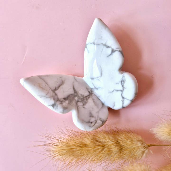 Moonlight Gemstones - Wholesale Spiritual Stone/Crystal - Gemstone Butterfly 6x5 cm – Howlite