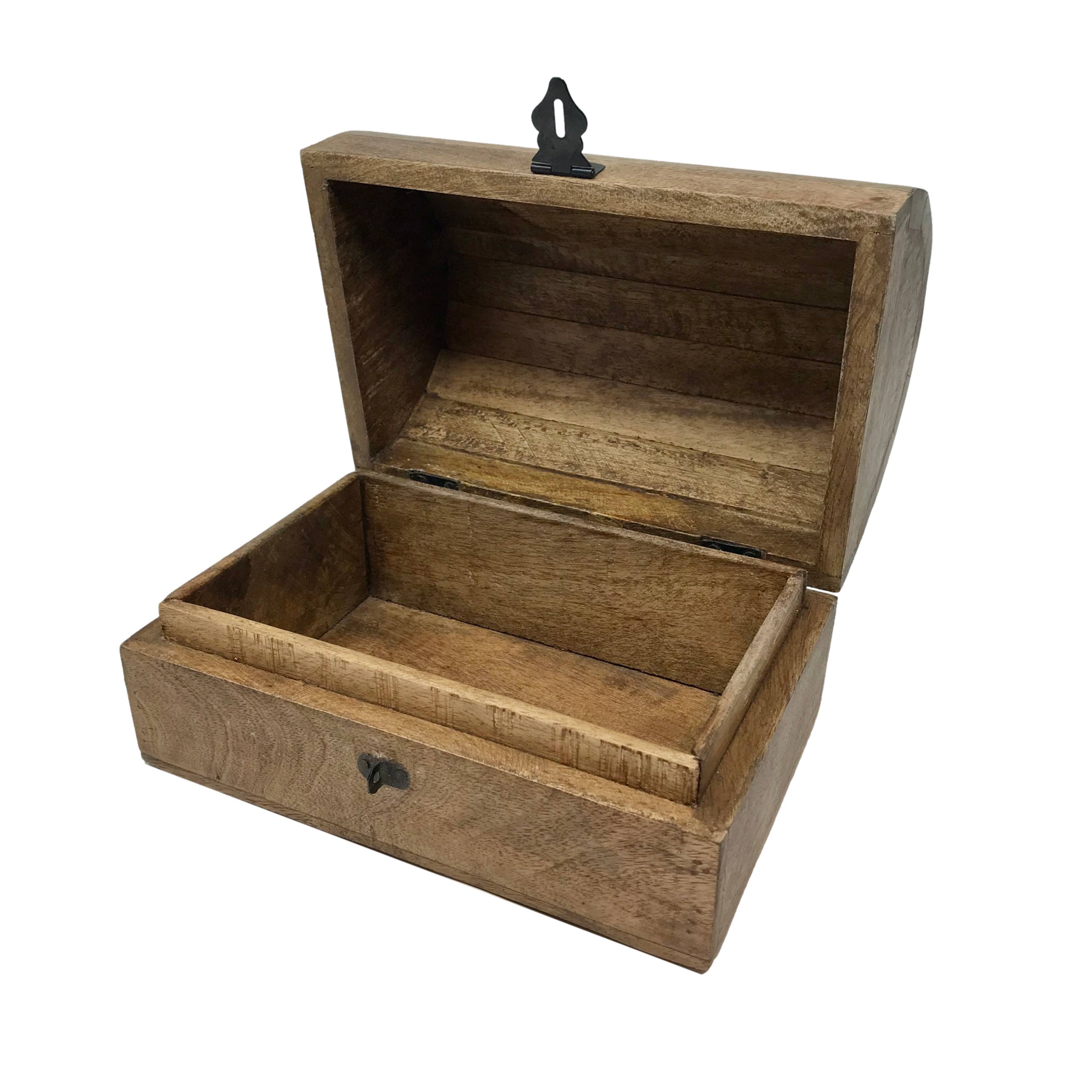 Wilco Home – Großhandel Dekoschachteln – Spring Decor Tischtruhe aus geschnitztem Holz mit Scharnier „Sea Breeze“8