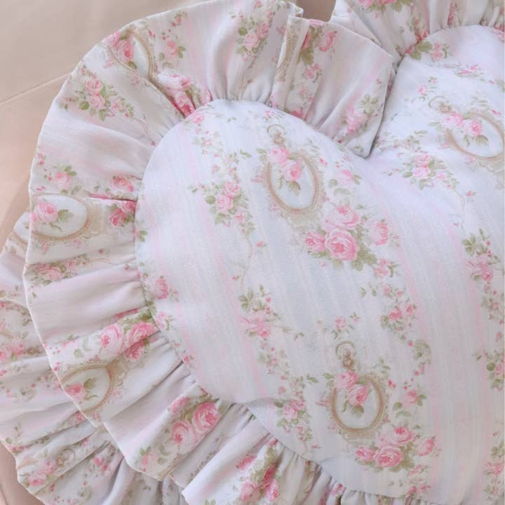 Pretty Homestyle - Wholesale Throw/Decorative Pillow - Ruffle Heart Pillow