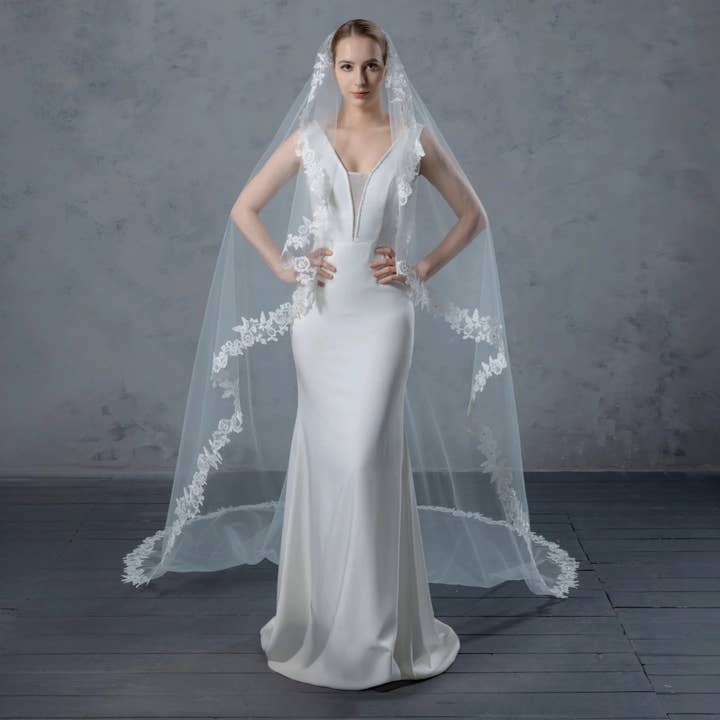 Farinosa Bridal - Wholesale Veil - Women's - FS6217-AC Floral Lace Bridal Veil Angel Cut 108" 120"