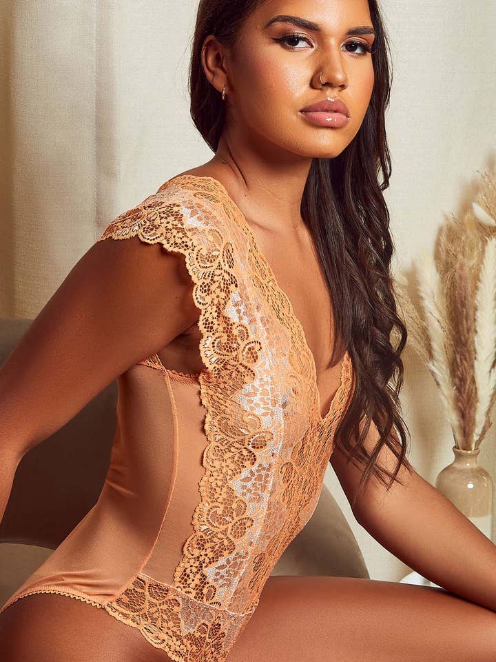 Natalia Blonde Bodystocking Lingeri med Dyb Udskæring for engroshandel hos iCollection