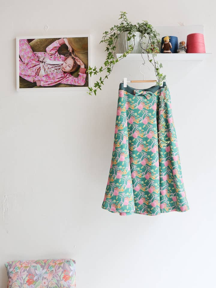 Saia Comprida Extra Evasê 'Crazy Carousel' | verde por atacado de aesthete-kidswear