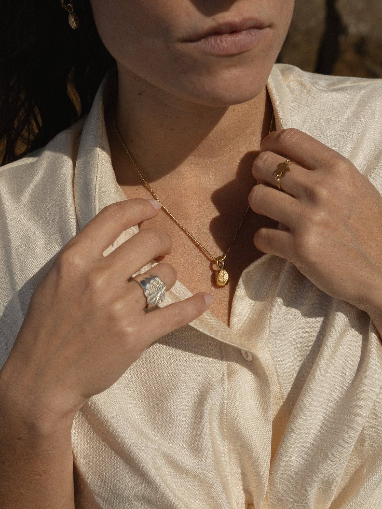 Ombre Claire - Wholesale Pendant/Charm Necklace - Collier pendentif bourgeon1