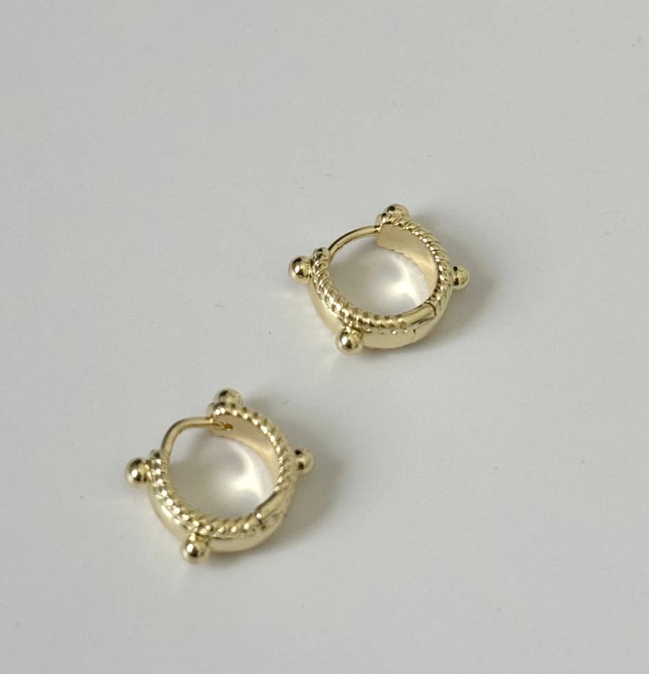 Tramps+Thieves - Wholesale Huggie Earrings - Nomi Hoops3