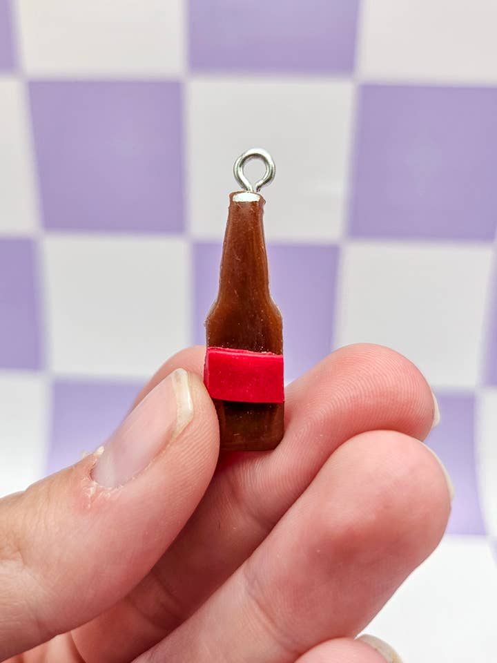 Cola-Flaschenanhänger — für Charm Bar, Hut Barm, individuelle Armbänder für den Großhandel von Clay In Color