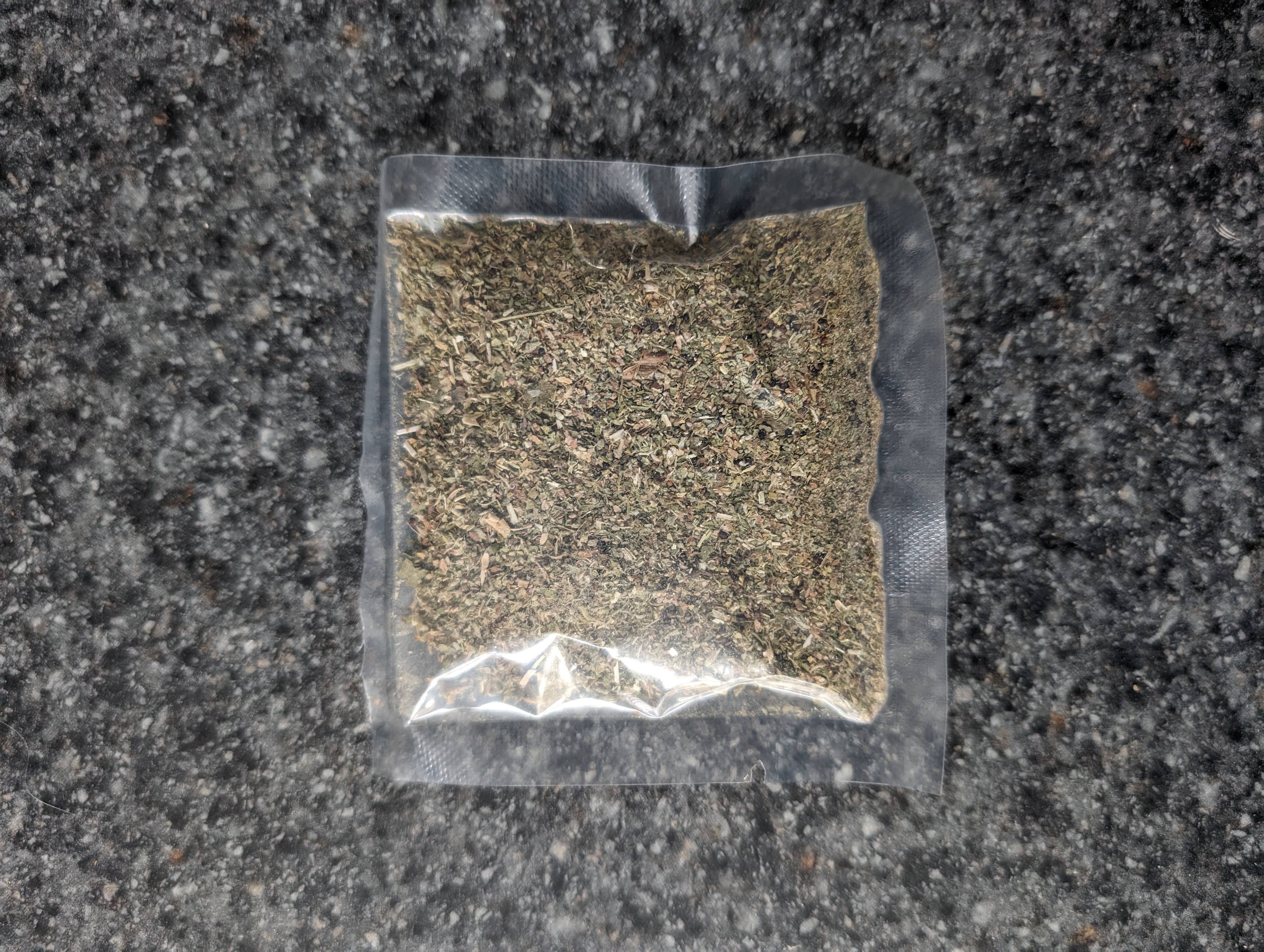 Catnipporium - Vente Cataire - Boîte à chat avec 1/3 oz d'herbe à chat fraîchement scellée.5