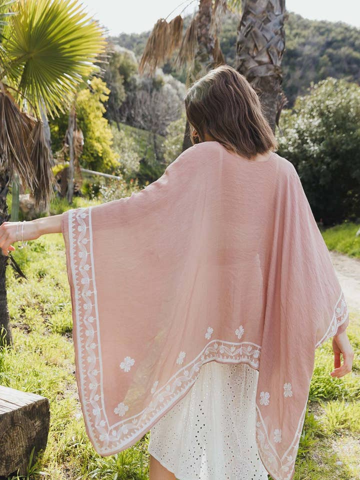 Leto Accessories – Großhandel Kimono – Damen – Schicker Blumenkimono mit Drapierung und eng anliegenden Armlöchern 🌼1