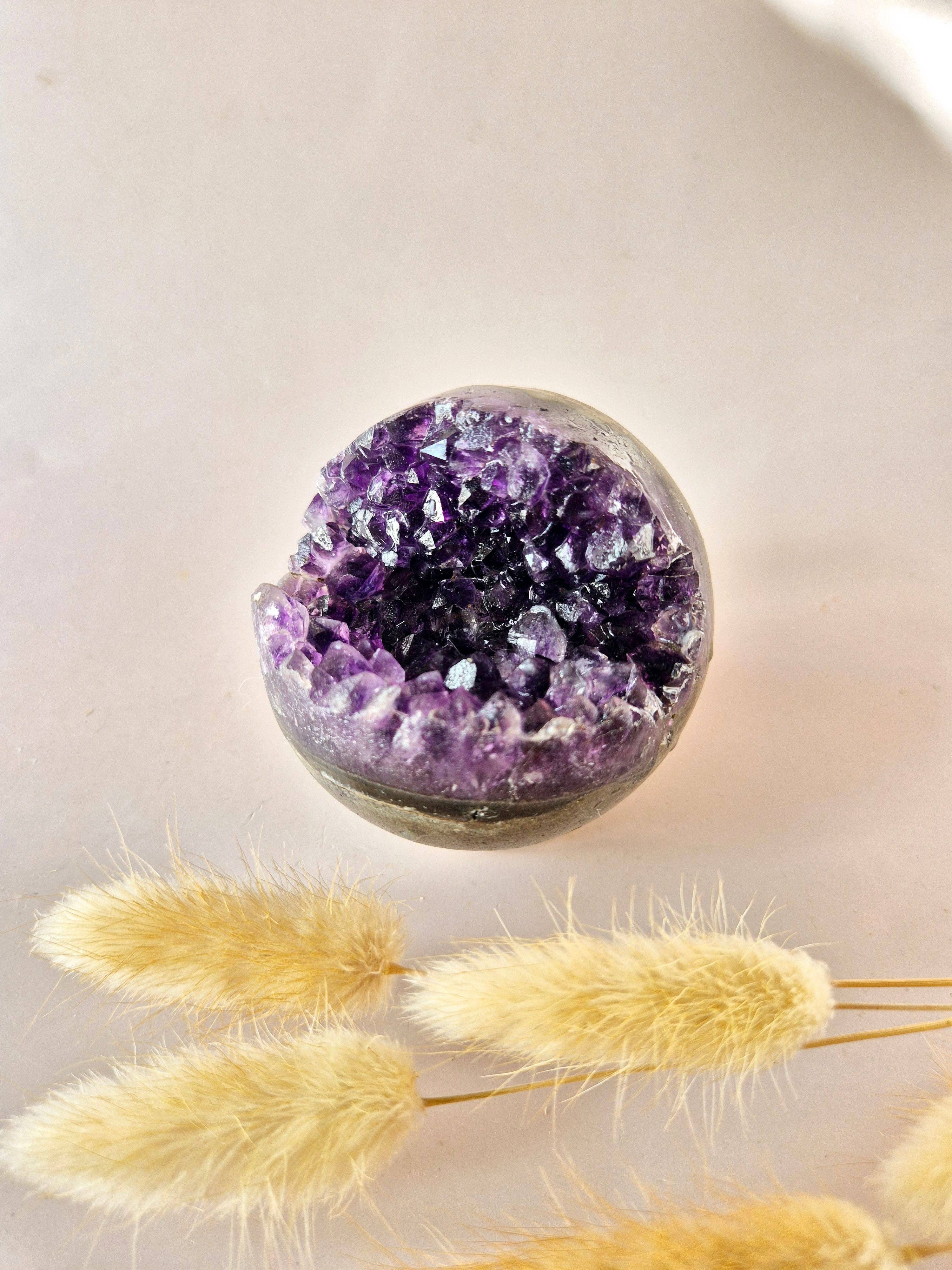 Moonlight Gemstones – wholesale Spiritual stone/crystal – High Quality Gemstone Amethyst Geode Sphere (60–70 mm)2