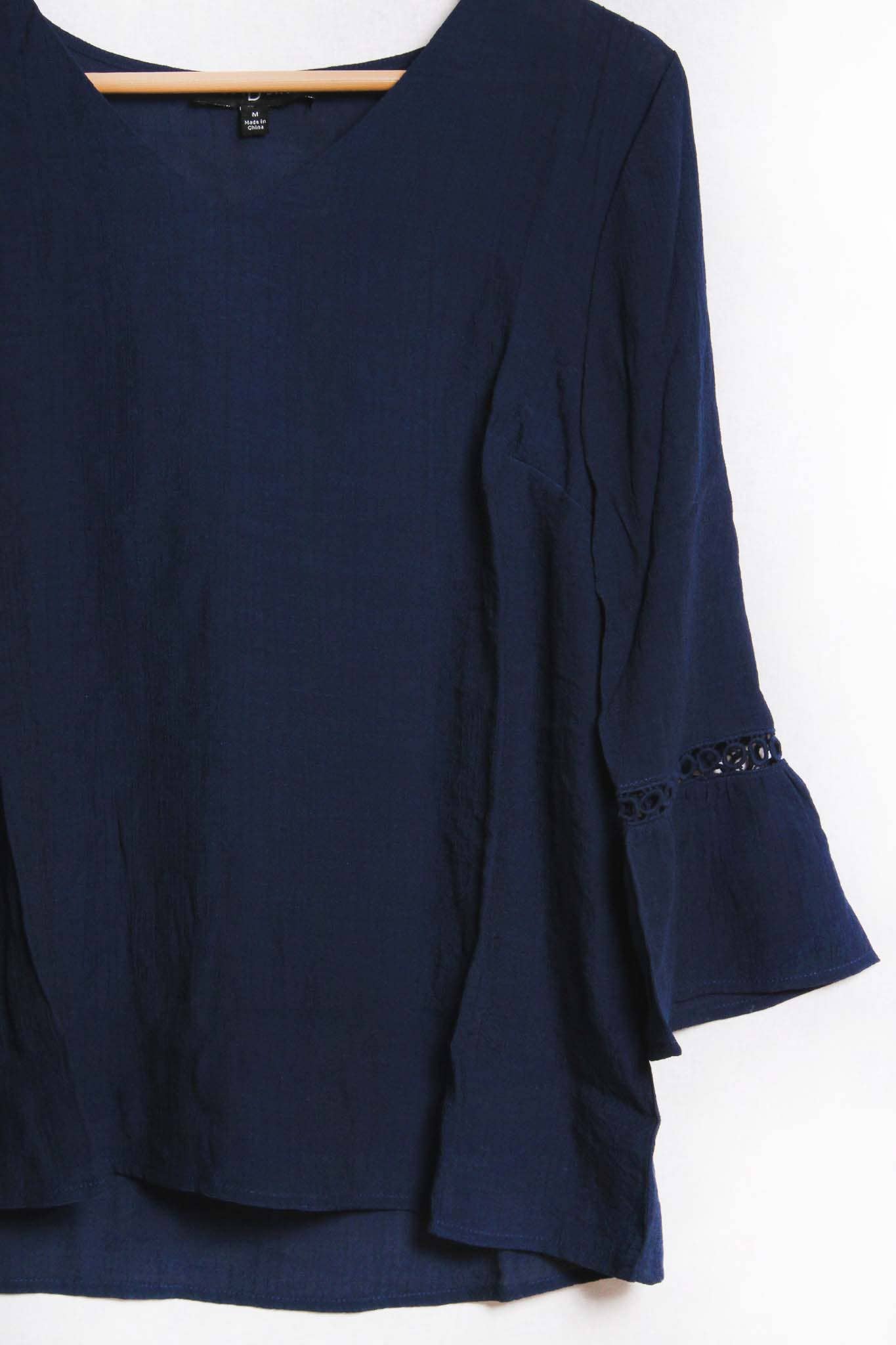 Good Stuff Apparel – Großhandel Bluse – Damen – Einfarbiges Damenoberteil mit 3/4-Ärmeln und U-Ausschnitt1