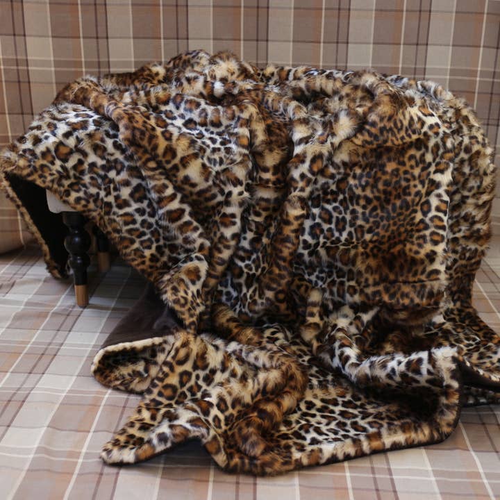 Throw faux fur Leopard 150 x 180 cm for wholesale by HemsidanDesign