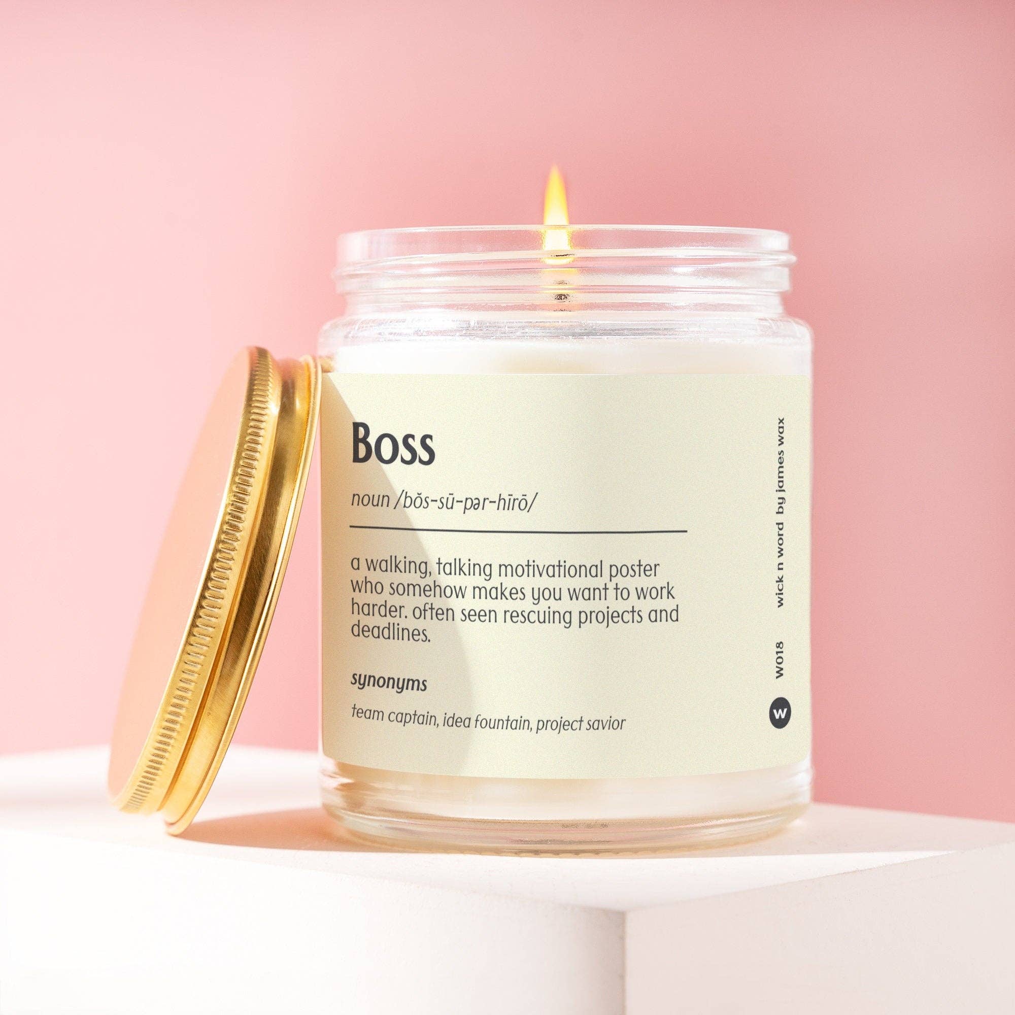 Wick n Word – Engroshandel Glaslys – Personlig Boss Gift Boss Definition Lysgave til Chef Bedste Chefskollega Sjov overraskelsesgave Feriegave W018