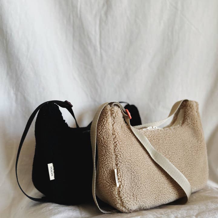 Fluffy kiks pose for engroshandel hos Peman