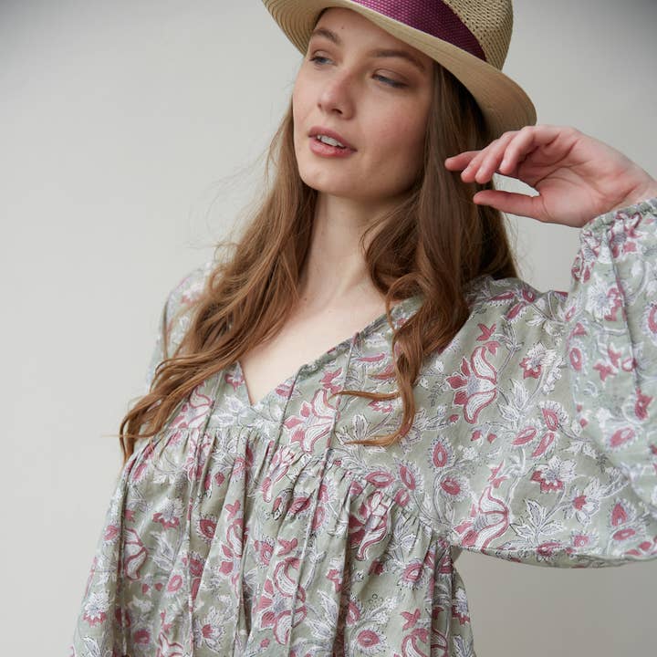 Block Printed Vintage Style Indian Top (Karisma) and other Purchase Wholesale saree blouse. Free Returns & Net 60 Terms on Faire trending on Faire.