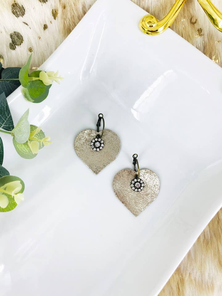 Aretes de aro de piel con forma de corazón de platino - E19-3468 para venta al por mayor de Magnolia & Peach Jewelry Boutique, LLC