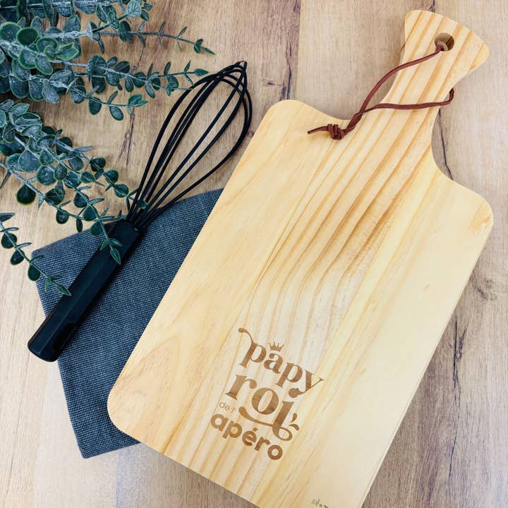 Graveret træbræt til snacks – Bedstefar konge af snacks for engroshandel hos La vie en magenta