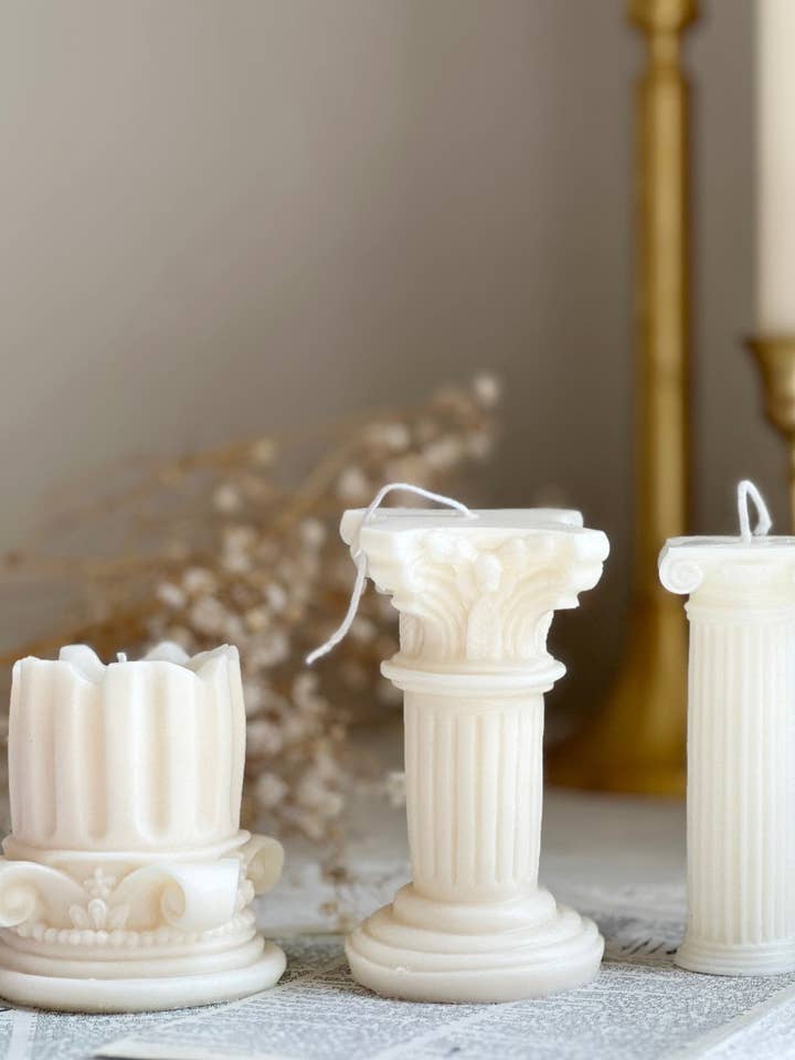 Candela a colonna classica romana per la vendita all'ingrosso da parte di LA AROMA CANDLE CO.