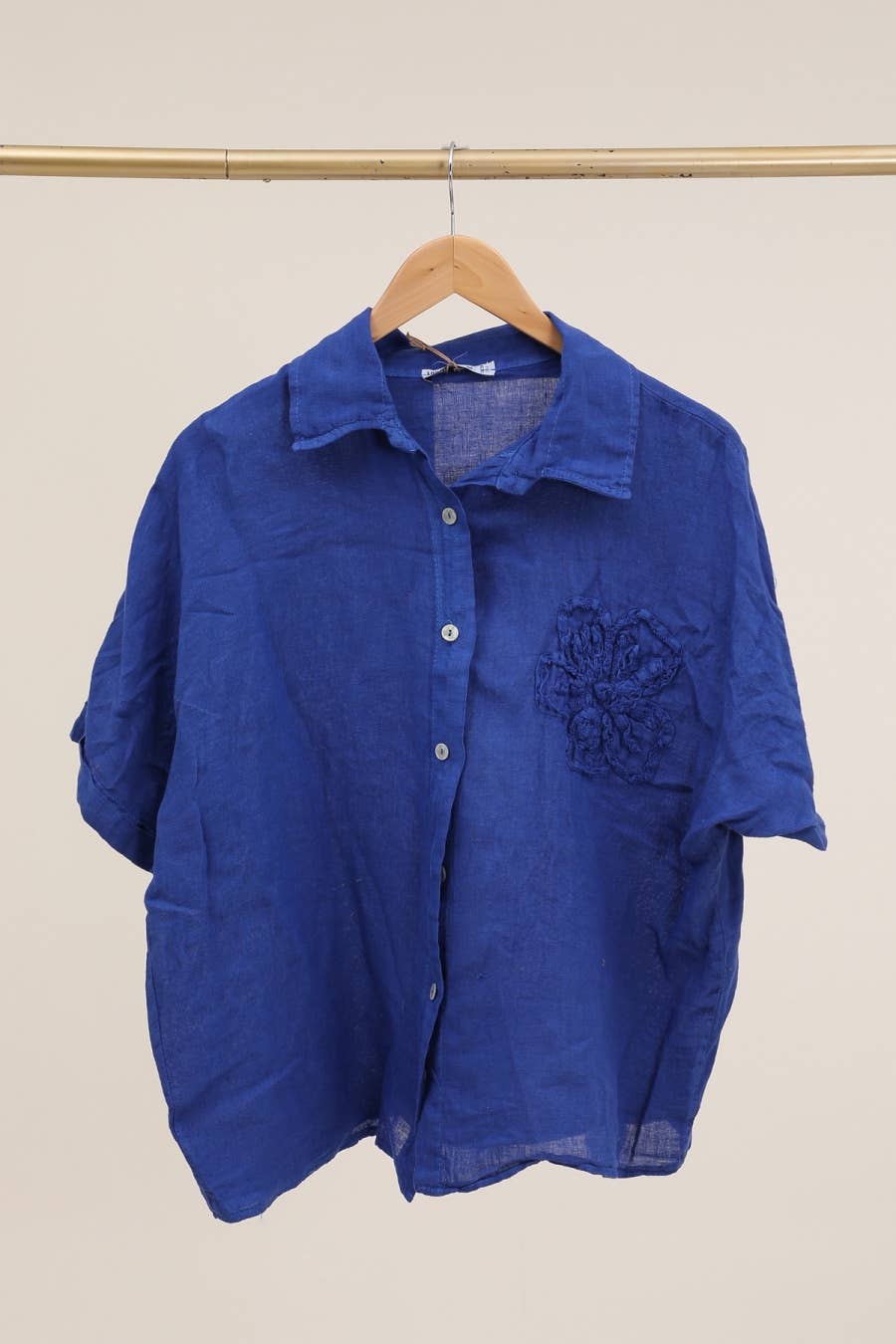 LÉA & LUC - Vente Chemise – femme - Chemise avec une fleur en 100% Lin REF. 203416