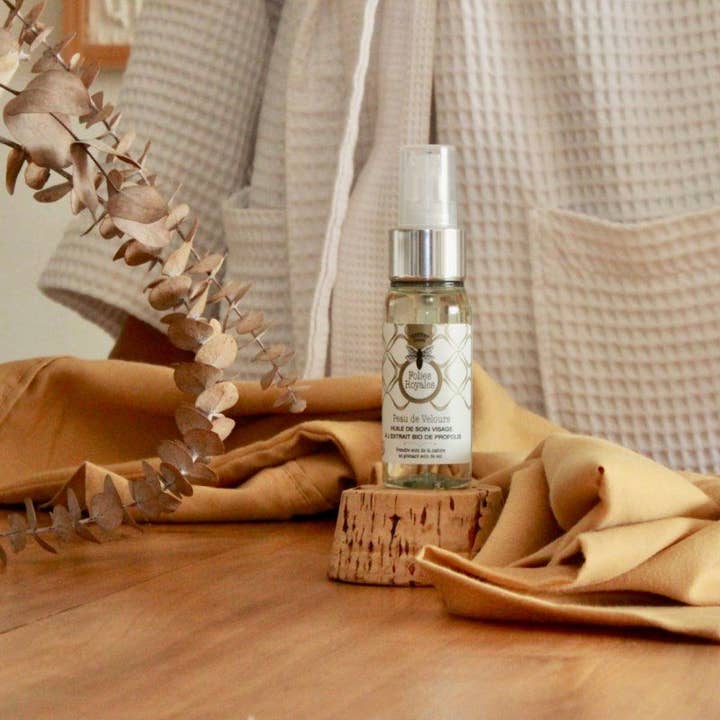 Velvet Skin Facial Modeling Oil for wholesale by Folies Royales