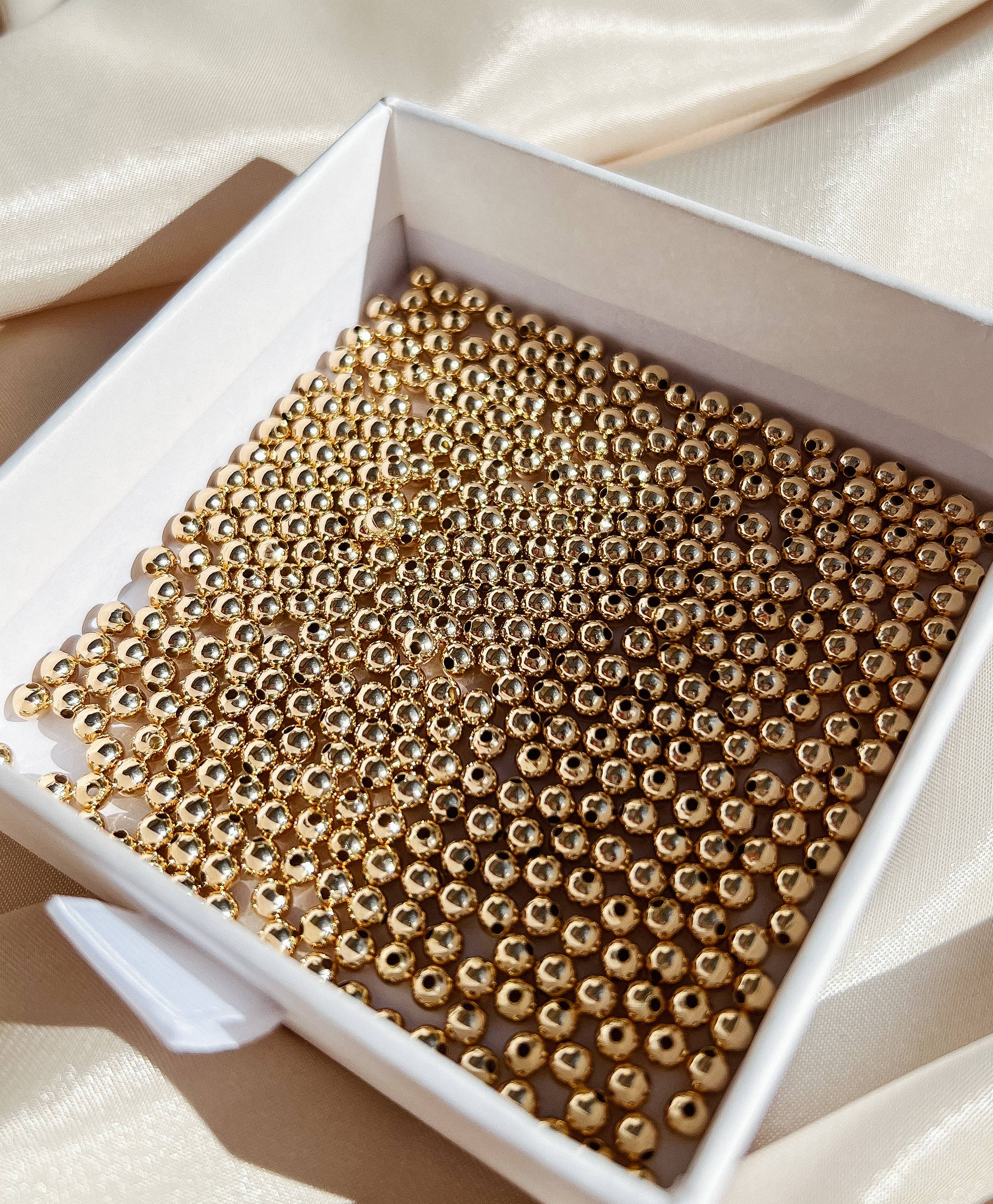 Js Wholesale Jewelry – wholesale Pärlor – 14K guldfyllda mellandelar, högkvalitativa 4 mm pärlor som inte mörknar5