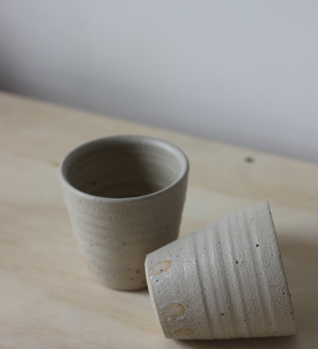 Eleanor Torbati Ceramics – Engroshandel Drikkeglas/kop – Stentøjskrus (ca. 200 ml)2