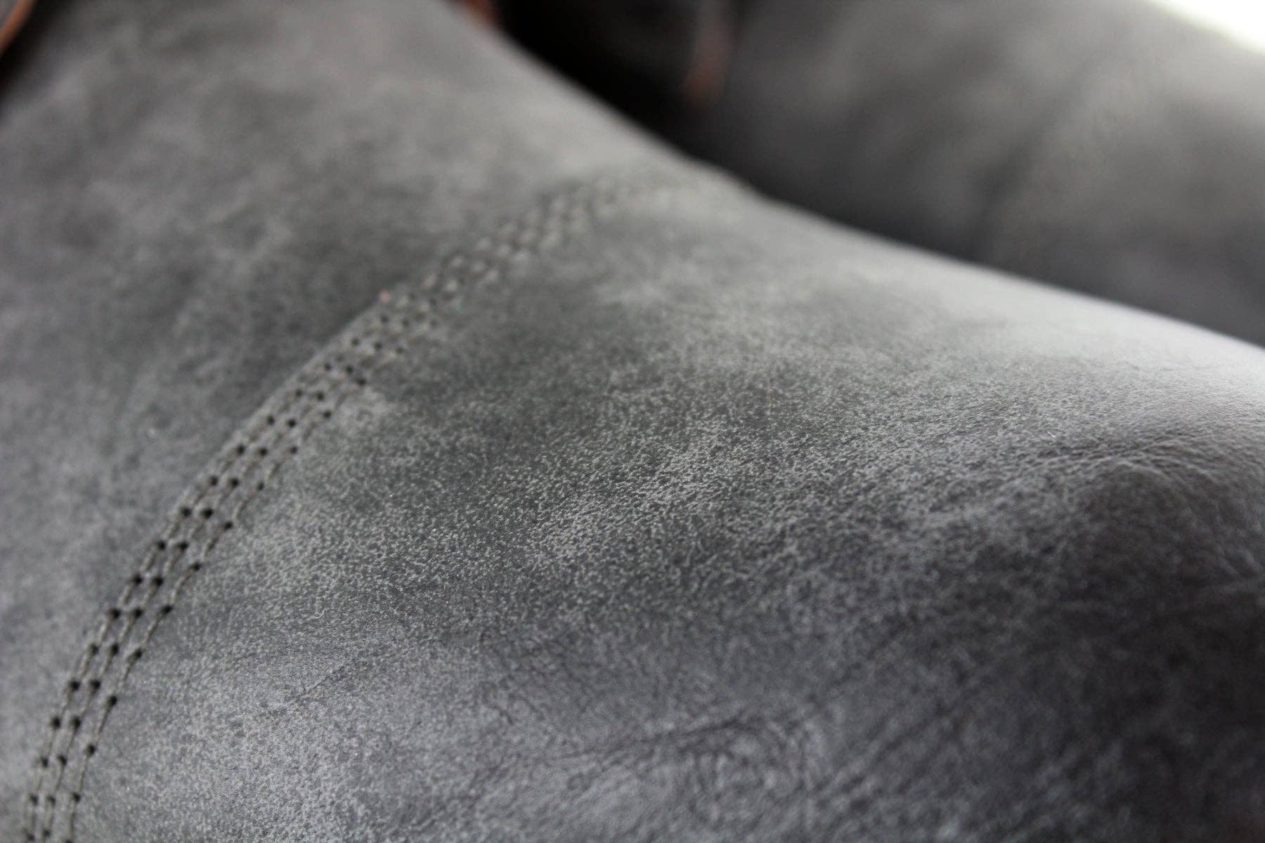 Carbón BIRT botín deportivo con suela de espuma y cuero sintético de venta al por mayor en Faire8