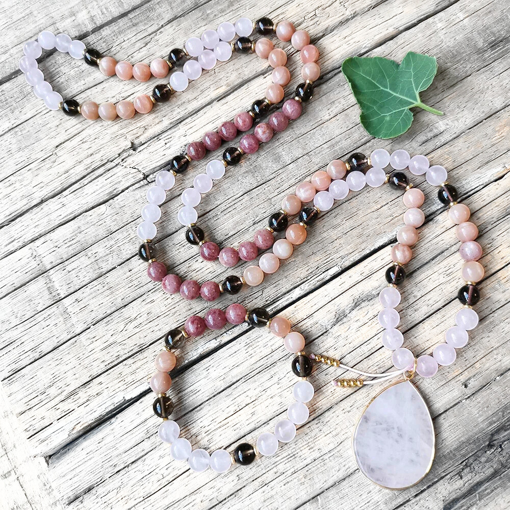 Harmony Mala – Großhandel Kette mit Anhänger/Charm – Rosenquarz, Sonnenstein, Erdbeerquarz & Rauchquarz Mala Halskette – Emotionale Balance & Innere Stärke4