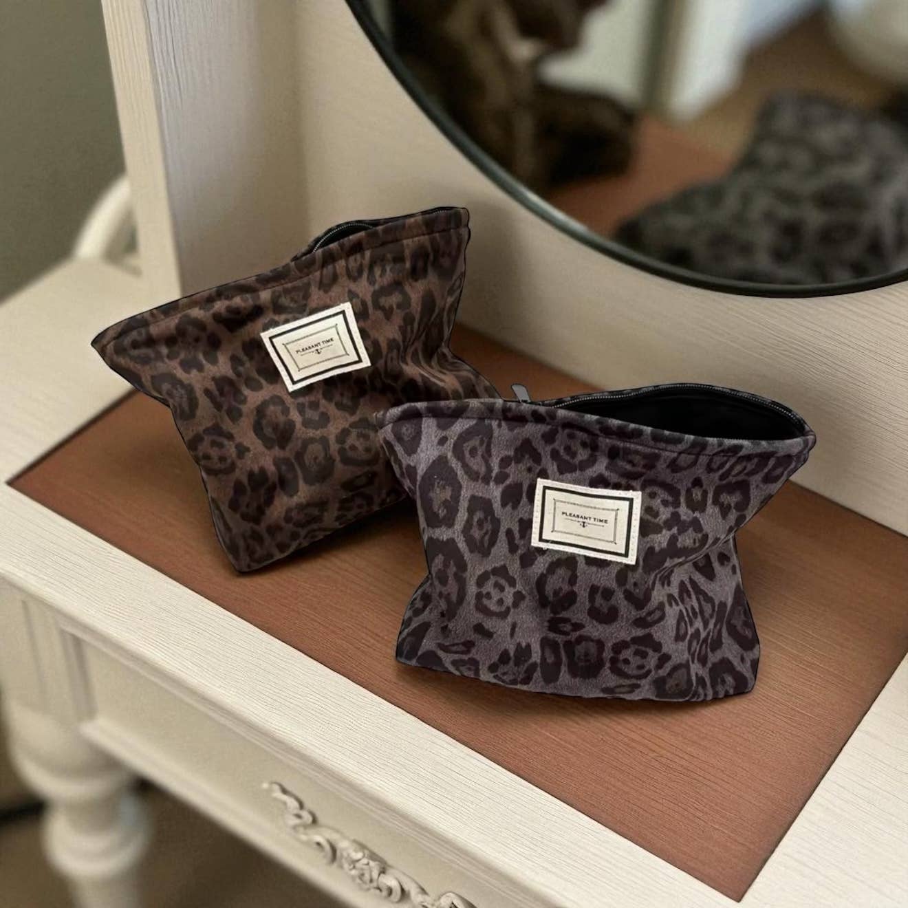 Mila Rose London – wholesale Make-up/cosmetic bag – Cosmetic Makeup Pouch Brown Leopard Print Christmas Gift3