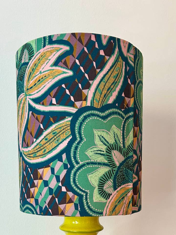 Lampenkap uit eigen werkplaats met grafisch patroon voor wholesale door Roomlight Studio