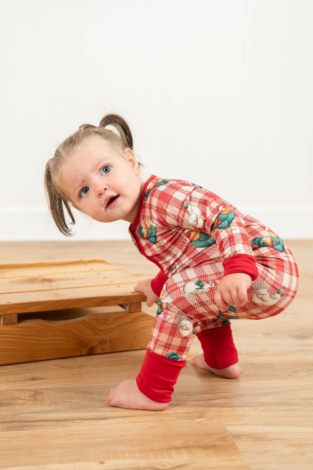 American Farm Company – wholesale Sleepsuit – Baby – Christmas Chickens Plaid Baby Zippy2