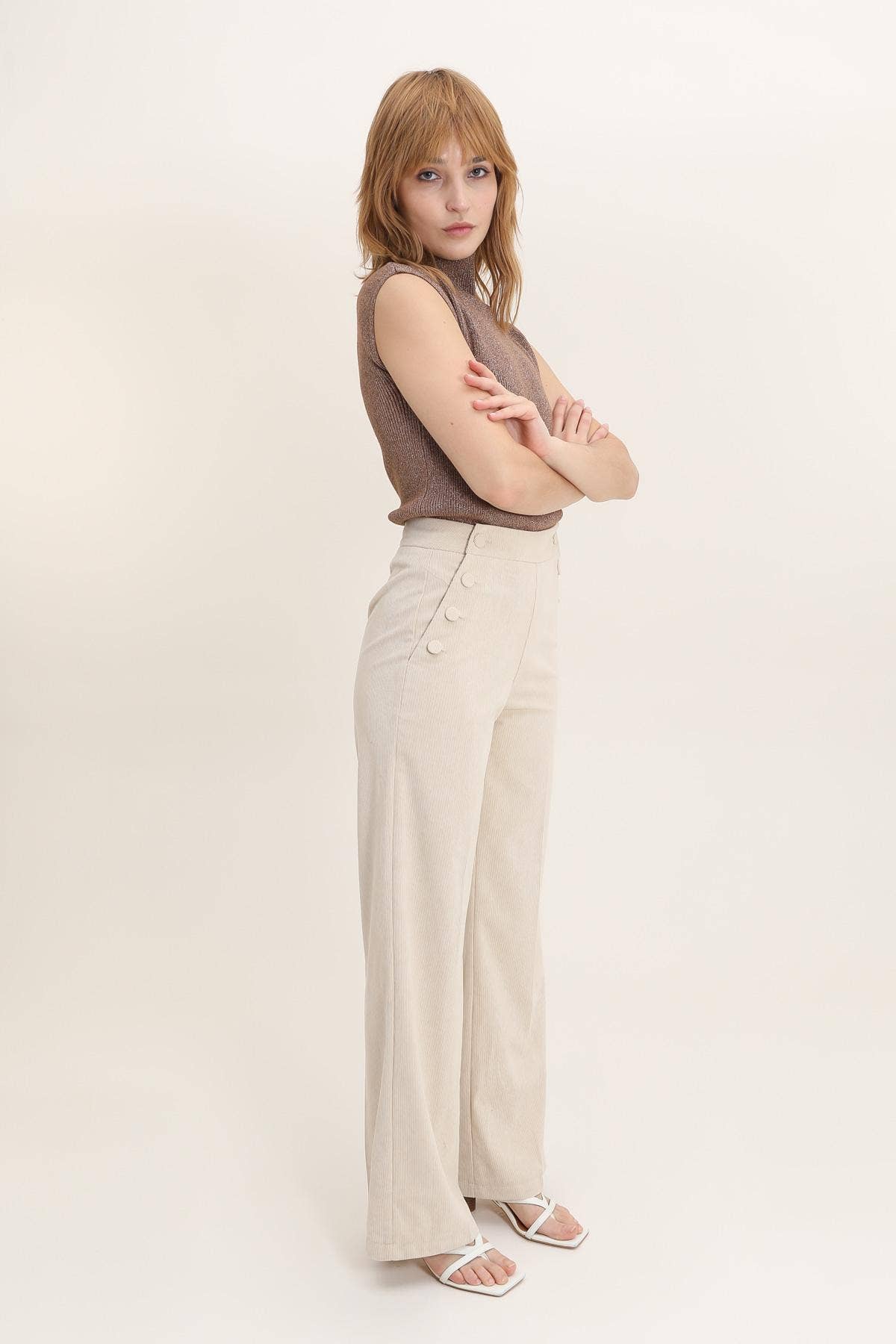 LULUMARY – Großhandel Trainings-/Jogginghose – Damen – Cordhosen P946 mit weitem Schnitt und hoher Taille9