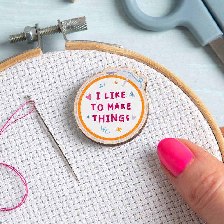 Hawthorn Handmade (US Duties Paid) - Wholesale Embroidery/cross-stitch supplies - I Like To Make Things Needle Minder | Gift for Crafters0