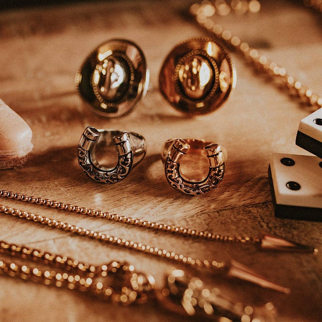 Mysticum Luna – wholesale Cocktail/statement ring – Lucky Charm Horseshoe Ring3