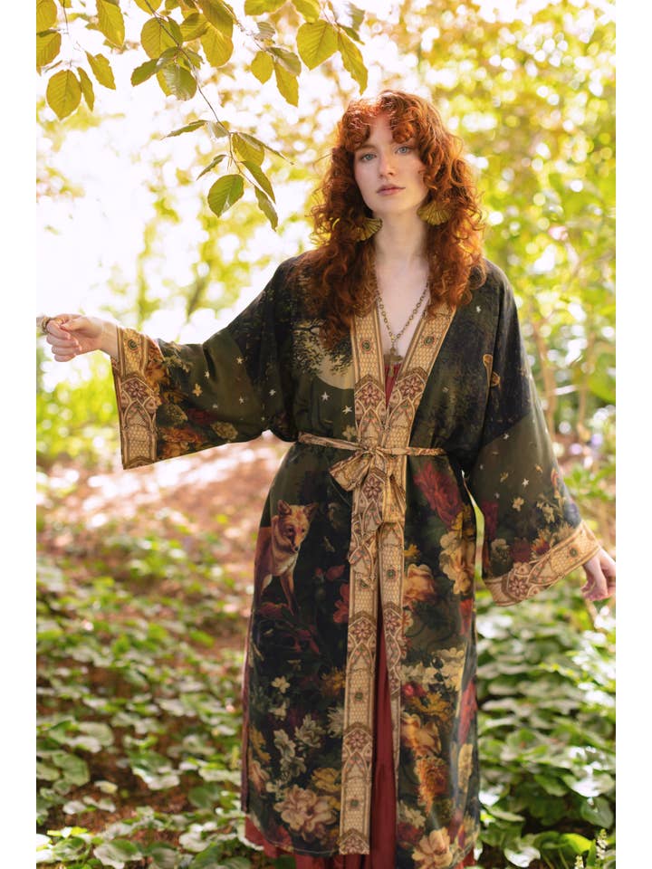 Market of Stars (Worldwide) – Großhandel Kimono – Damen – Der Messenger-Opernstaubmantel mit Jeanne d'Arc & Blumenmuster14