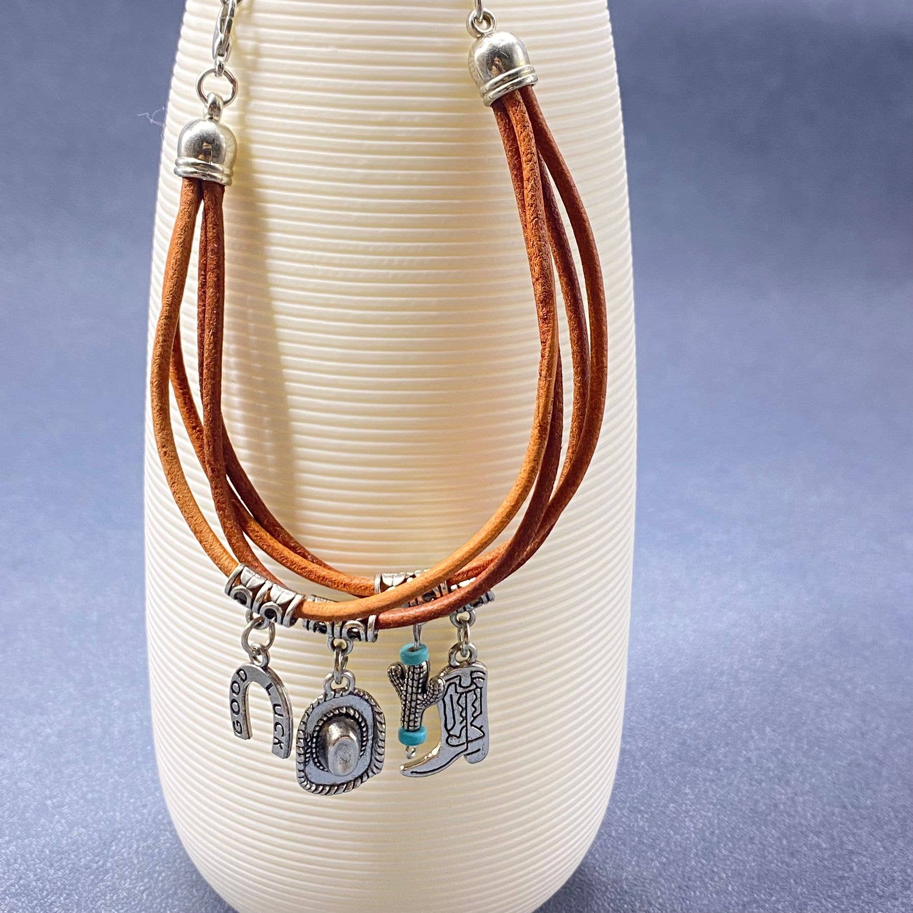 Mio Queena - Vendita all'ingrosso Braccialetto con ciondolo/pendente - Bracciale in pelle artificiale multilivello stile western - WJ2