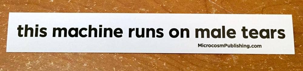 Microcosm Publishing & Distribution – Engroshandel Klistermærke – Klistermærke #375: Denne maskine kører på mandetårer1