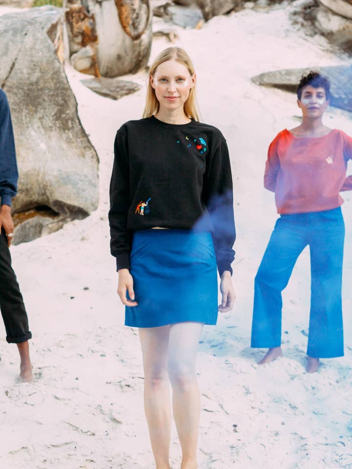 Felpa unisex nera con collo aderente e maniche lunghe per la vendita all'ingrosso da parte di LUNDI AU SOLEIL