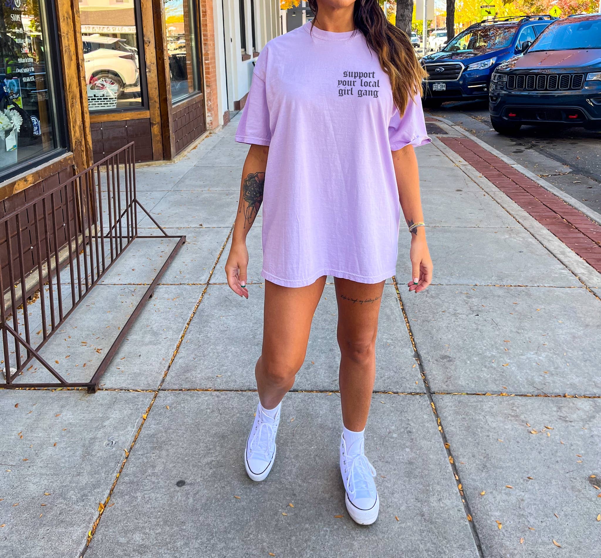 LOLA MAGNOLIA - Wholesale T-shirt met print - Dames - Steun je Local Girl Gang Tee3