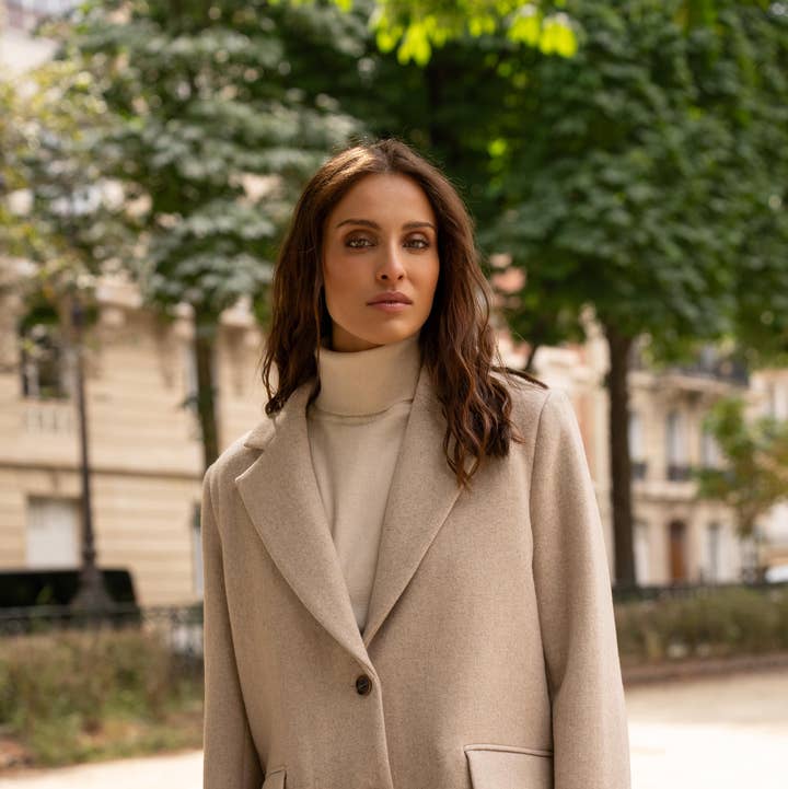 Veste oversize laine mélangée avec double boutonnage pour la vente par Attentif Paris