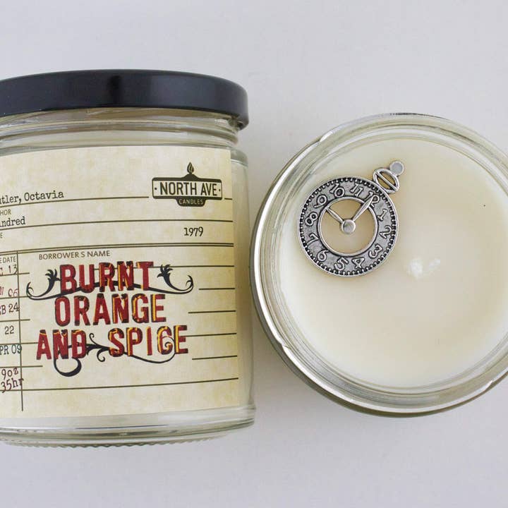 North Ave Candles - Vente Bougie en bocal - Bougie de livre, Kindred, cadeau de librairie, Octavia Butler4