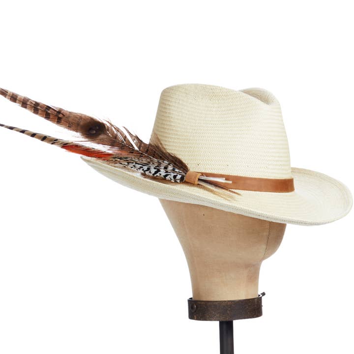 Chapeau de cowboy en plumes pour la vente par Kathy Jeanne Millinery