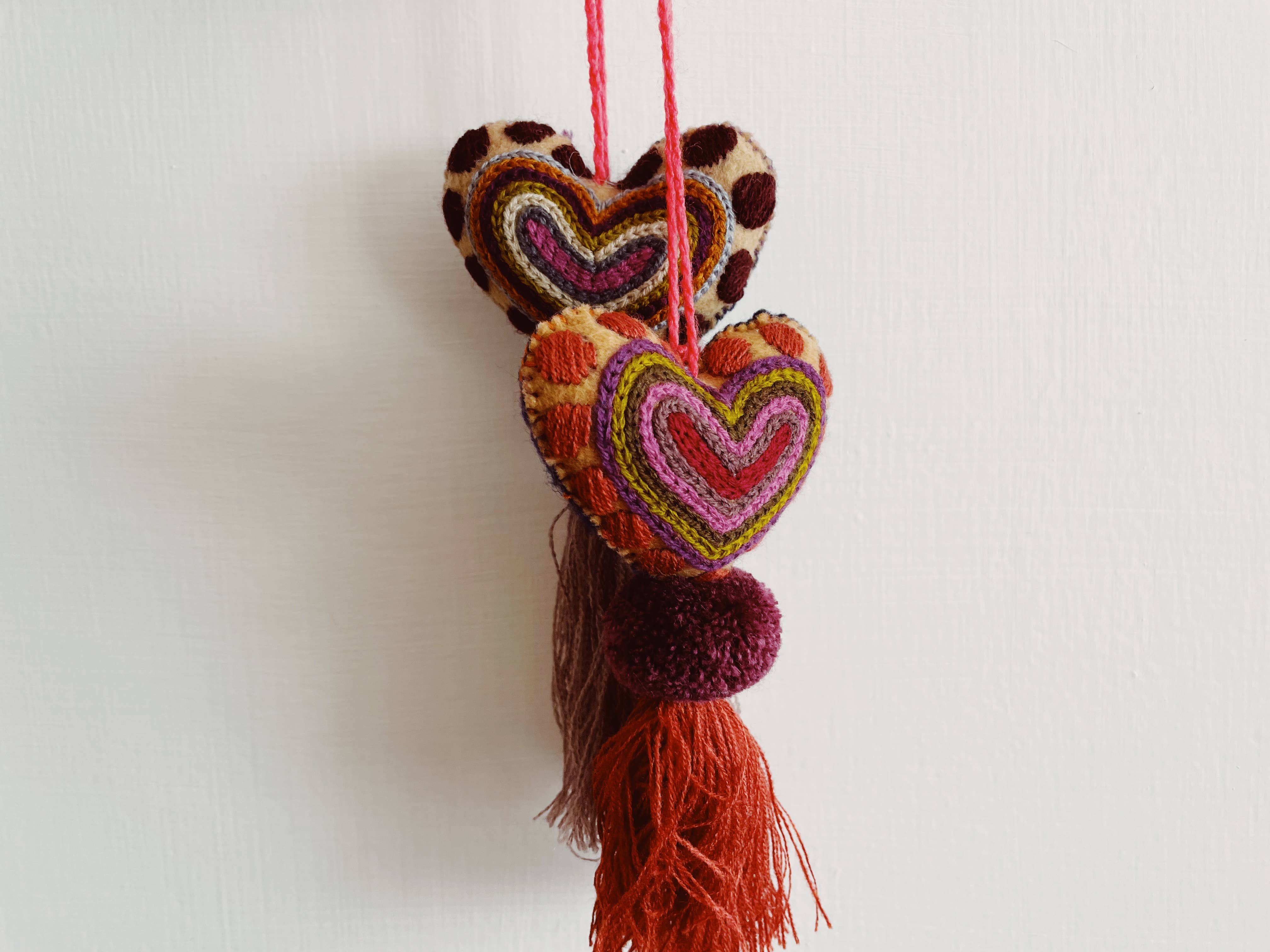 Pura Vida - Wholesale Ornament - Kerstversiering met geborduurd hart en luipaardkwastje3