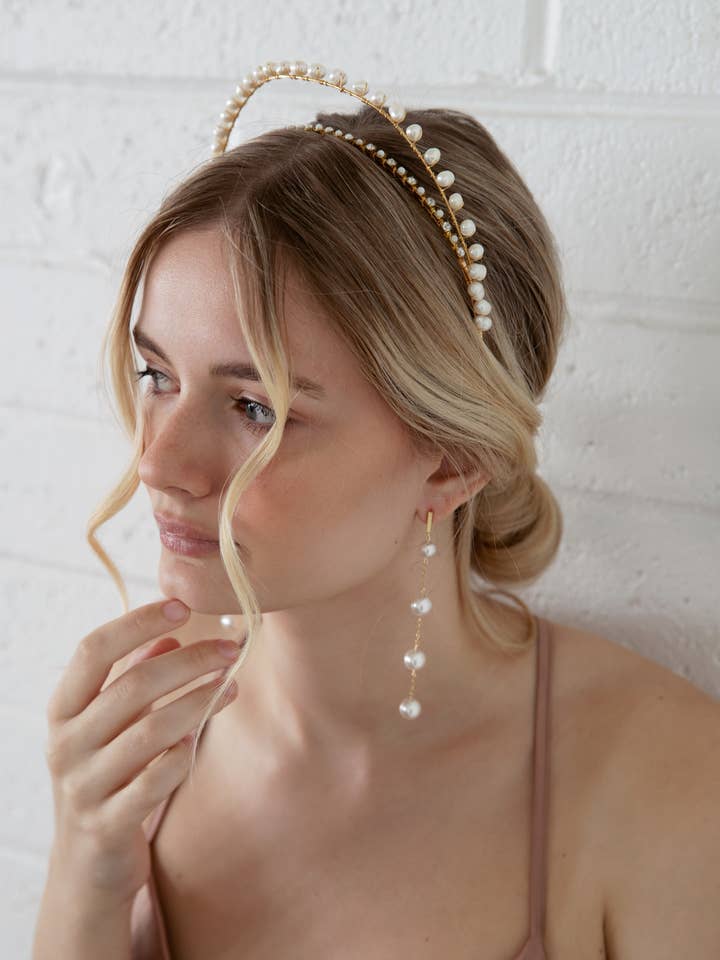 Viola: corona de perlas y destellos de agua dulce, diadema y tiara para venta al por mayor de Acute Designs