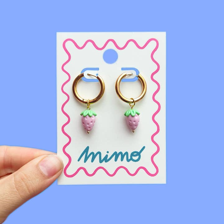 Handgjorda skulpterade jordgubbshängeörhängen för wholesale av Mimo