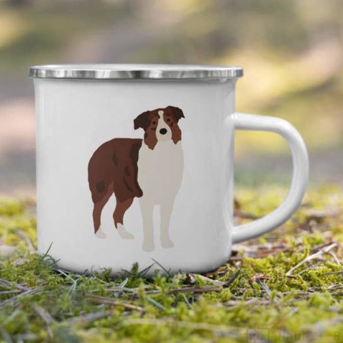 Röd tricolor Australian Shepherd emalj mugg för wholesale av Nana + Belle