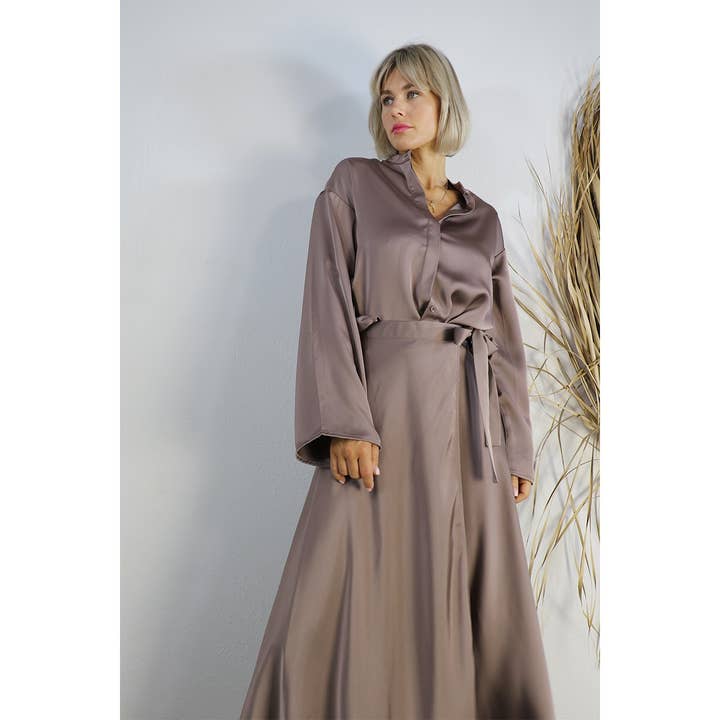 MALVE BRAUN CROP-TOP AUS SATIN MIT WICKELROCK für den Großhandel auf Faire2