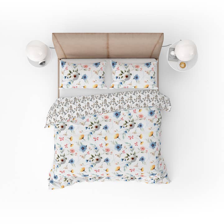 Vintage Retro White Blue Floral Cotton Reversible Quilt Cover Set for wholesale by Adore India