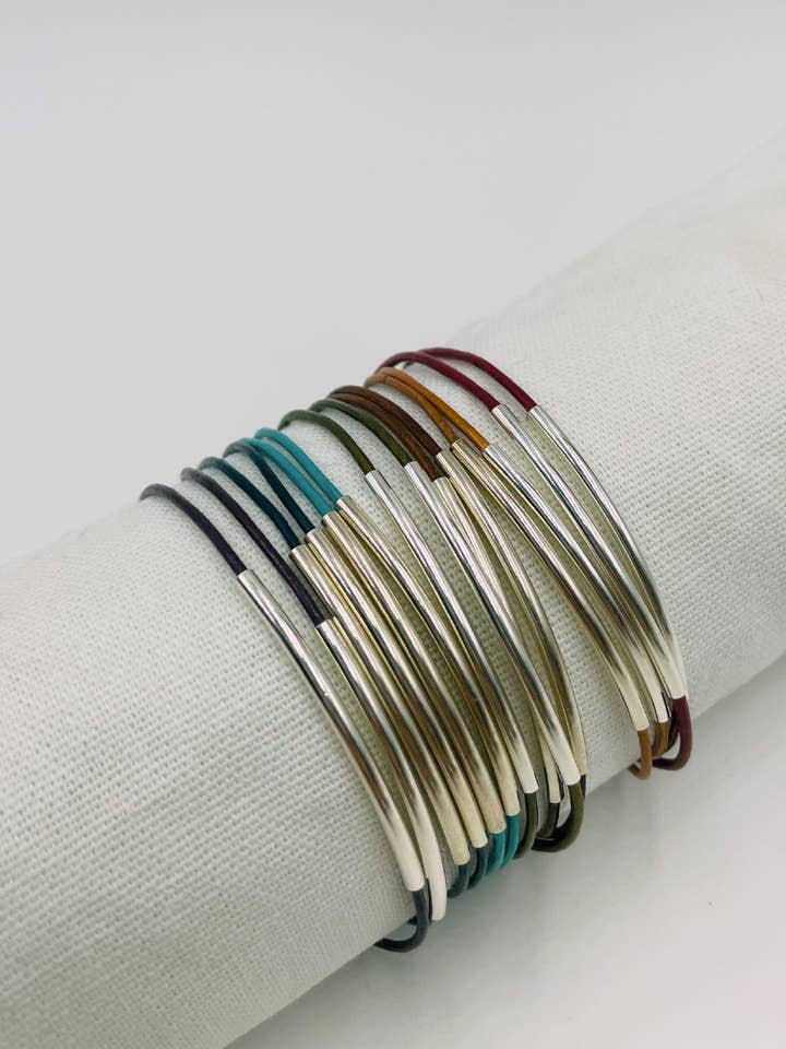 Il bracciale Joni in argento per la vendita all'ingrosso da parte di Delicate Hardwear