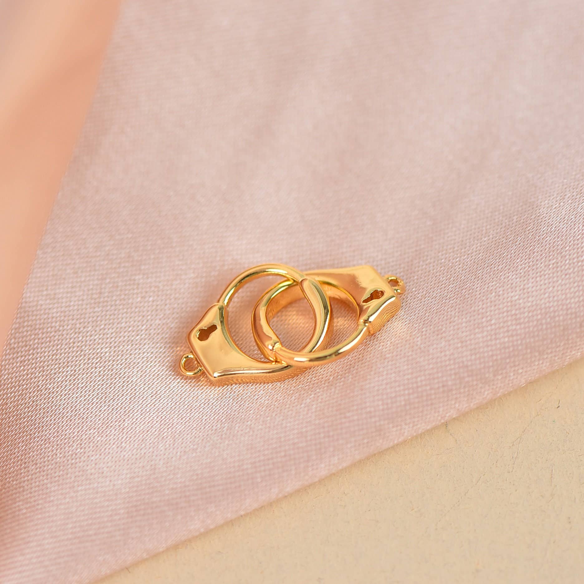 Jewel Pledge - Wholesale Individual Charm/Pendant - Gold HandCuff Connector Charm for Jewelry Making CNG0021