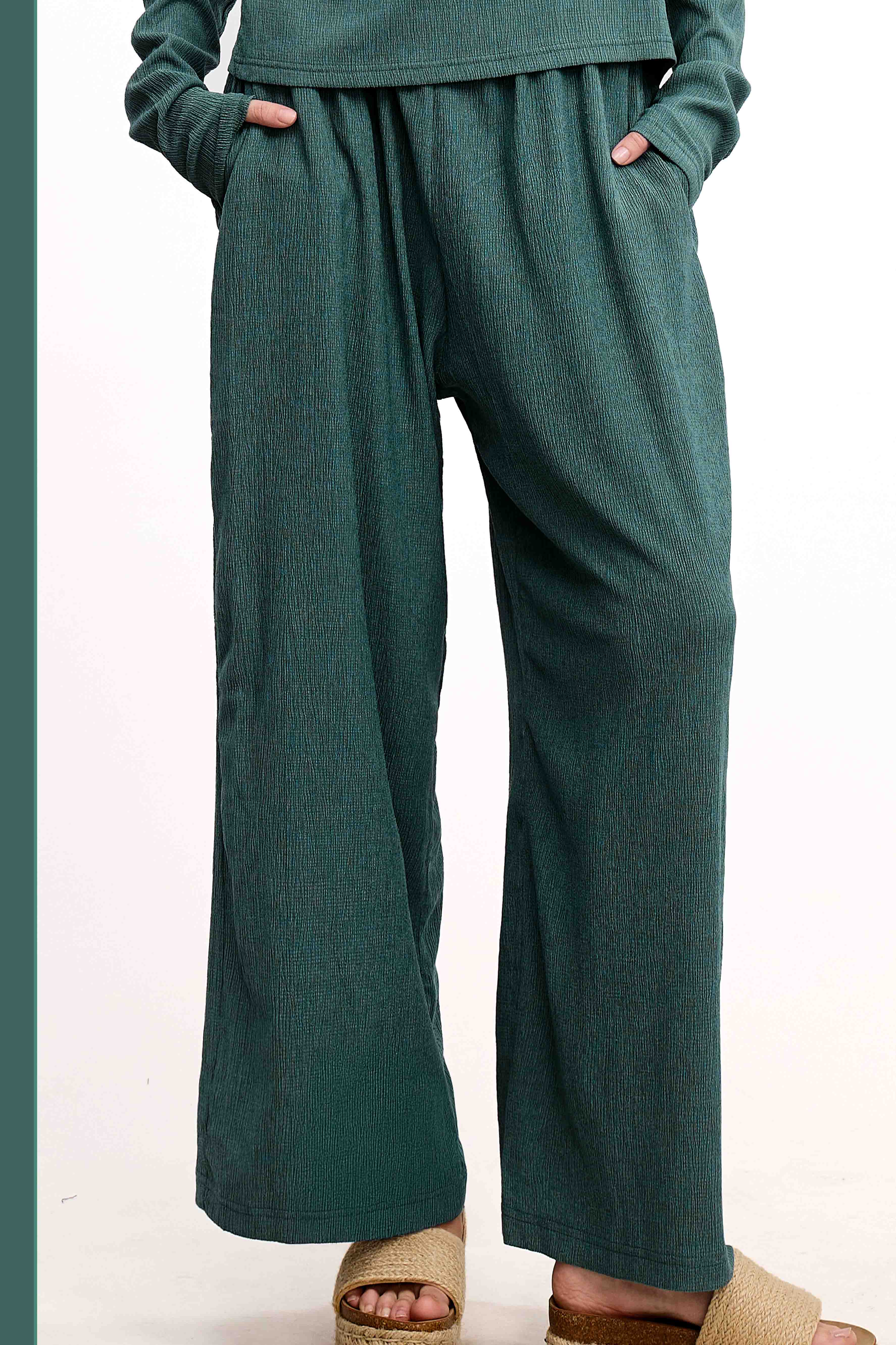 La Miel – Großhandel Loungewear-Set – Damen – La Miel Relax-Set aus dehnbarem, gekrepptem Stoff mit lockerem Sitz6